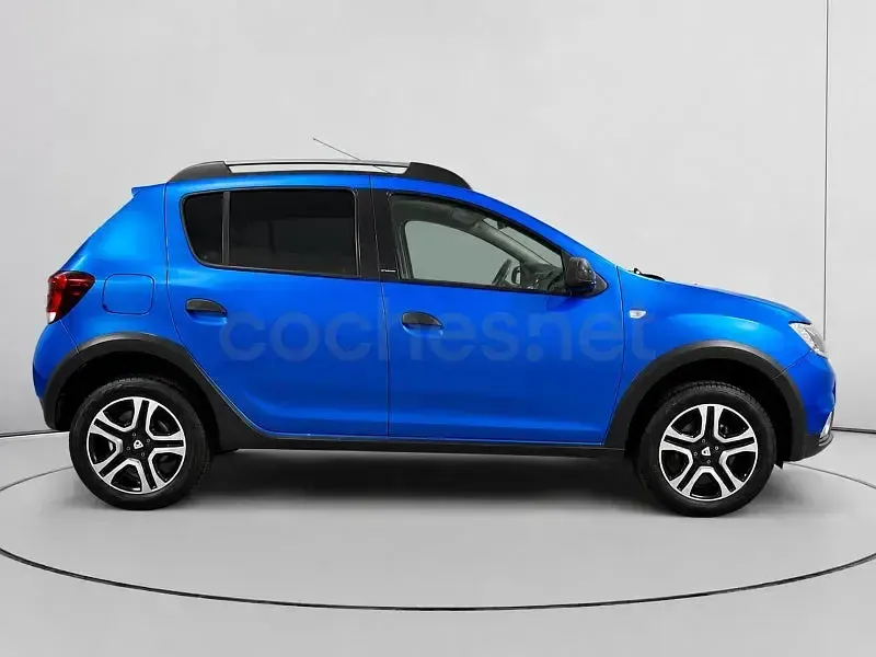 Usado Dacia Sandero 90 CV (66 kW) 2018 Azul Berlina