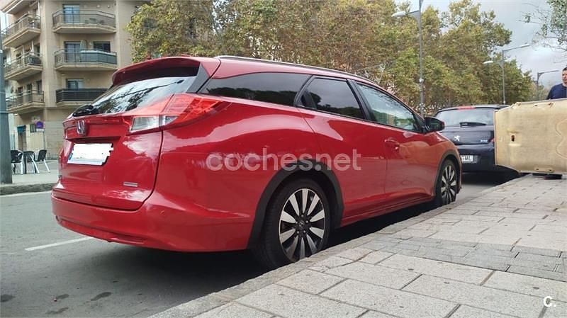 Usado Honda Civic Executive 120 CV (88 kW) 2014 Rojo Familiar