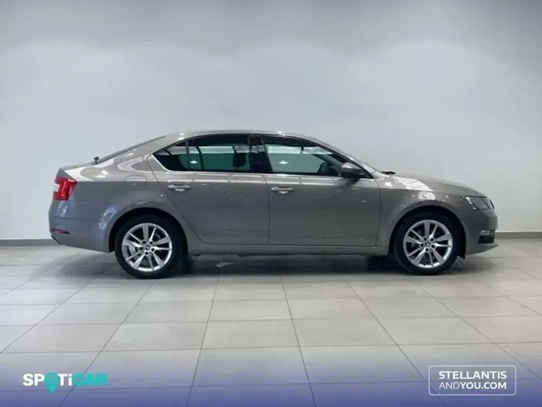Usado Skoda Octavia Ambition 116 CV (85 kW) 2019 Beige Utilitario
