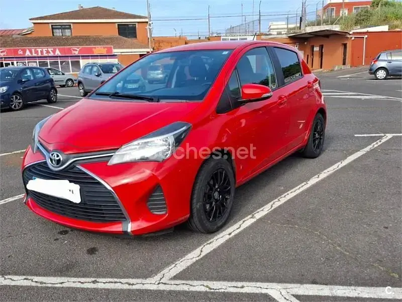 Usado Toyota Yaris Active 99 CV (72 kW) 2016 Rojo Berlina