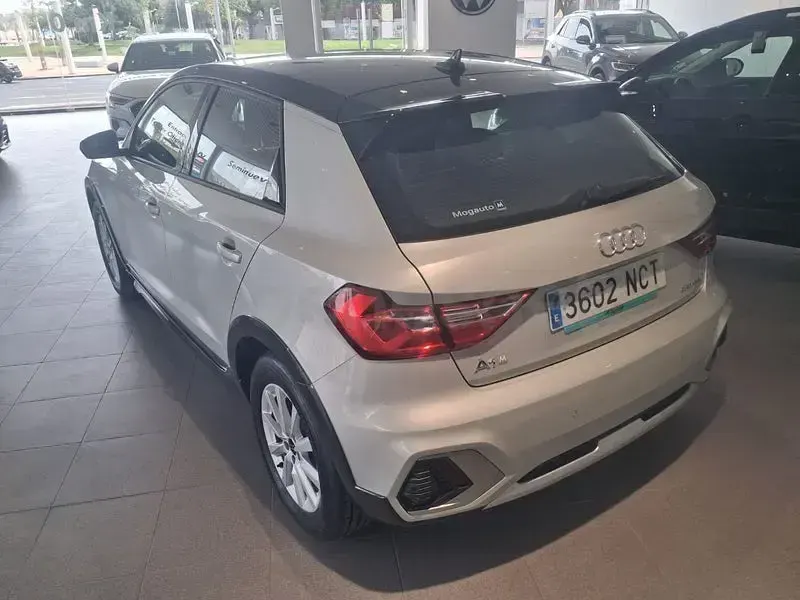 Nuevo Audi A1 116 CV (85 kW) 2025 Gris / plata SUV