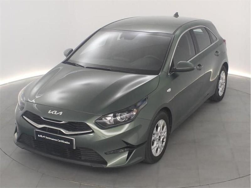 Verde Usado 2024 Kia Ceed | 18.307 € (Precio justo) - Imagen 1/4