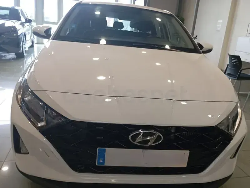 Usado Hyundai i20 100 CV (73 kW) 2021 Blanco Utilitario