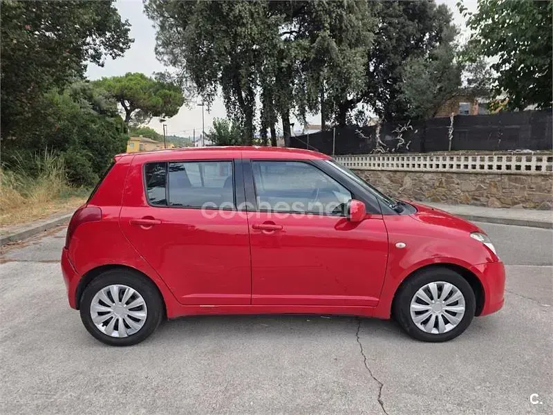 Usado Suzuki Swift GL 92 CV (67 kW) 2006 Rojo Utilitario