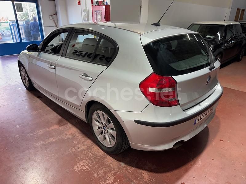 Usado BMW 118 Comfort Edition 143 CV (105 kW) 2007 Gris / plata Utilitario