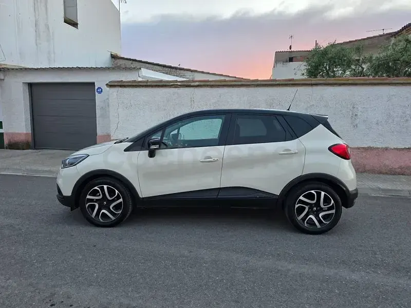 Usado Renault Captur 90 CV (66 kW) 2014 Beige SUV
