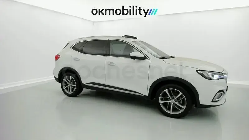 Używany MG HS Luxury 162 KM (119 kW) 2023 Biały SUV