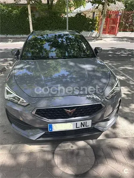 Usado Cupra Leon VZ 245 CV (180 kW) 2021 Gris / plata Familiar