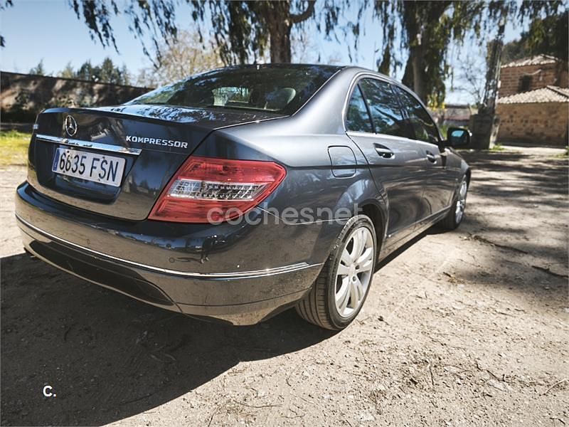 Usado Mercedes C200 Avantgarde 163 CV (119 kW) 2008 Gris / plata Berlina