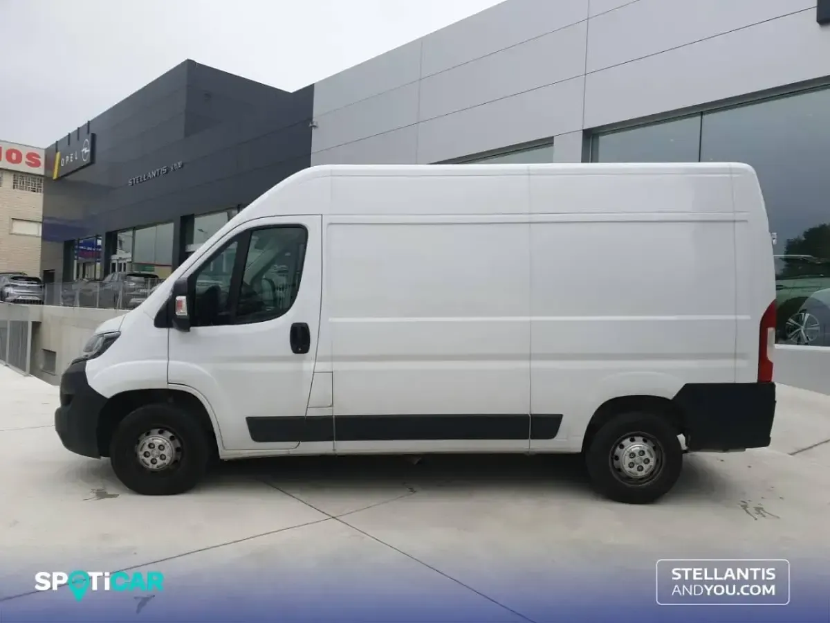 Käytetty Peugeot Boxer S 140 HP (102 kW) 2023 Musta Van