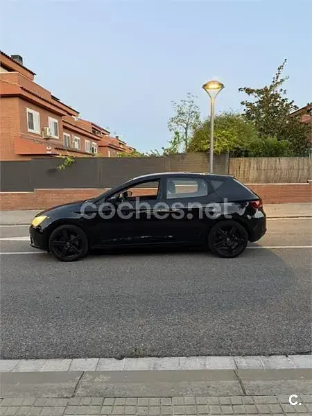 Usado Seat Leon Reference 105 CV (77 kW) 2013 Negro Berlina