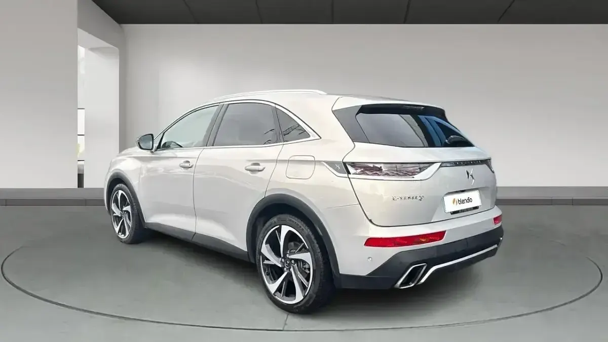 Usado DS Automobiles DS7 Crossback Rivoli 225 CV (165 kW) 2021 Gris SUV