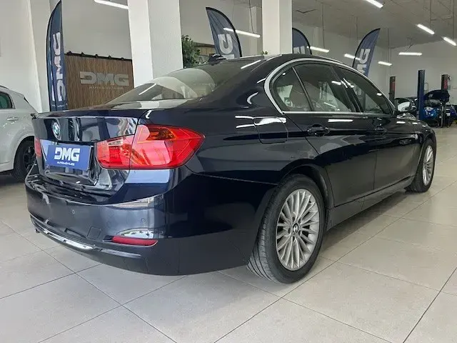 Usado BMW 318 143 CV (105 kW) 2014 Azul Berlina