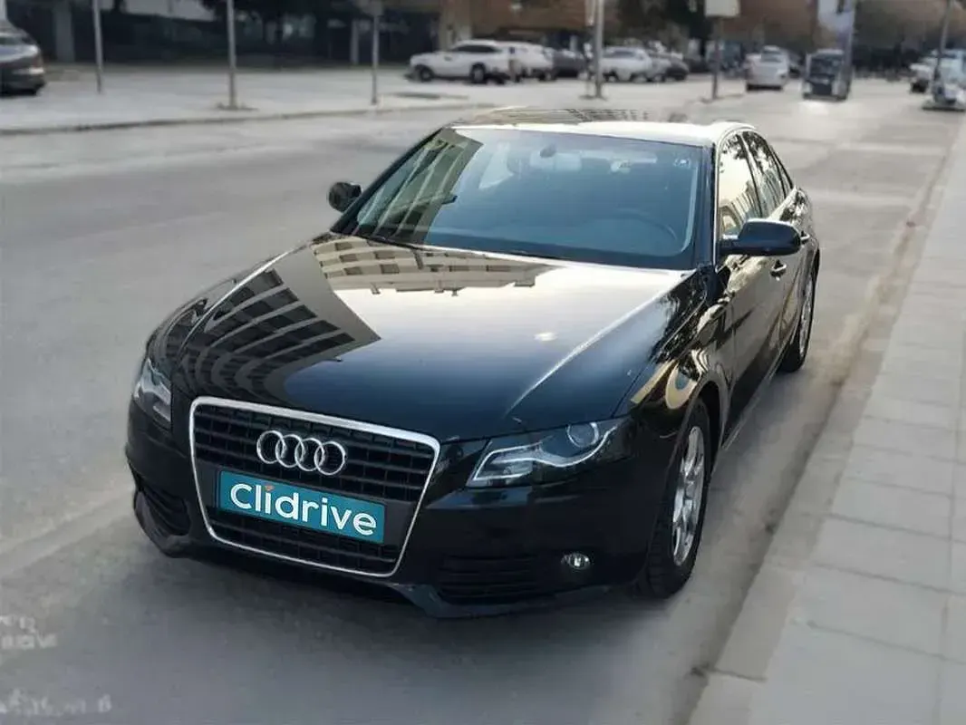 Usado Audi A4 Premium 140 CV (102 kW) 2011 Negro Berlina