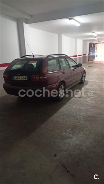 Usado Volvo V40 102 CV (75 kW) 2003 Rojo Familiar