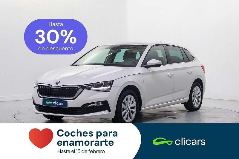 Usado Skoda Scala Selection 116 CV (85 kW) 2023 Blanco Utilitario