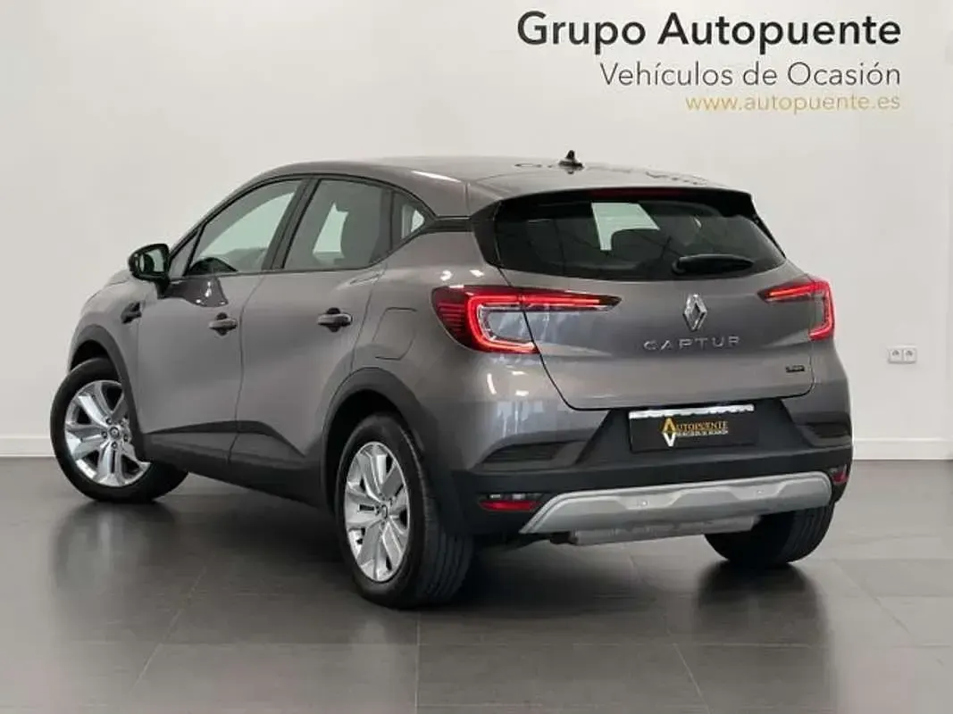 Usado Renault Captur Evolution 145 CV (106 kW) 2022 Gris SUV