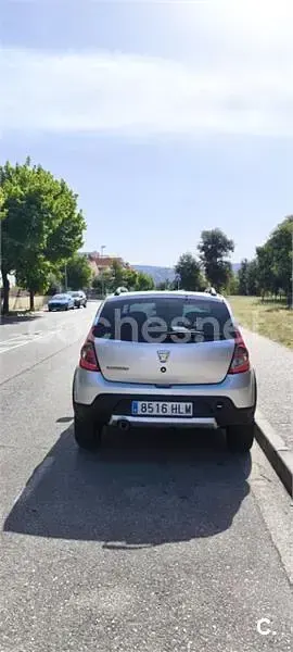 Usado Dacia Sandero Stepway 85 CV (62 kW) 2012 Gris / plata Berlina