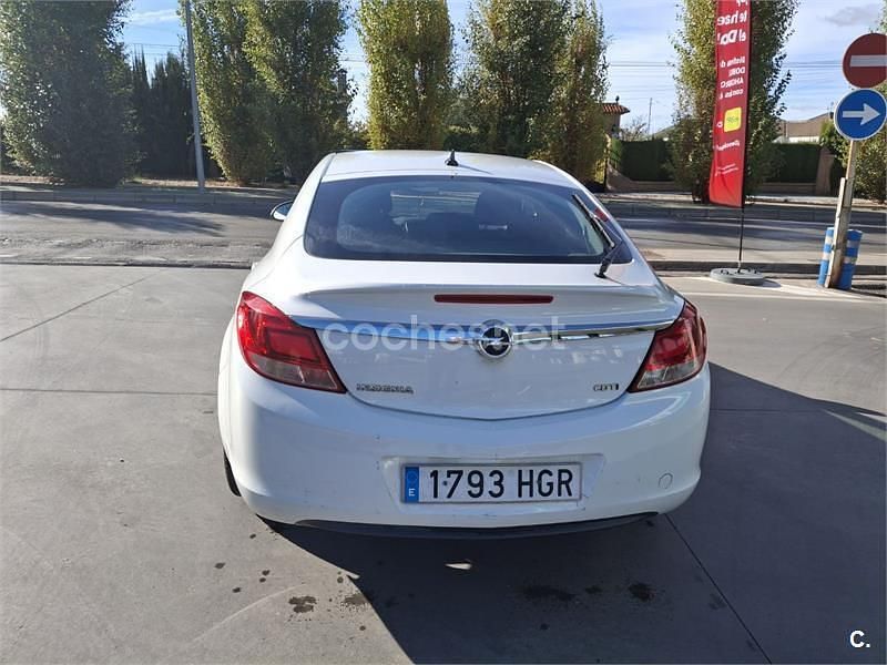 Usado Opel Insignia Essentia 110 CV (80 kW) 2011 Blanco Berlina