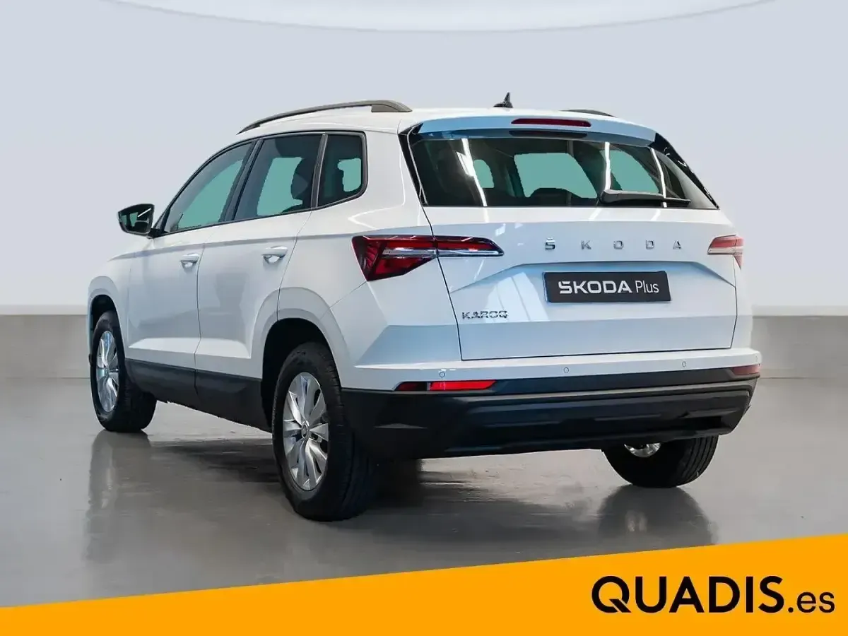 Usado Skoda Karoq Active 110 CV (80 kW) 2023 Blanco SUV