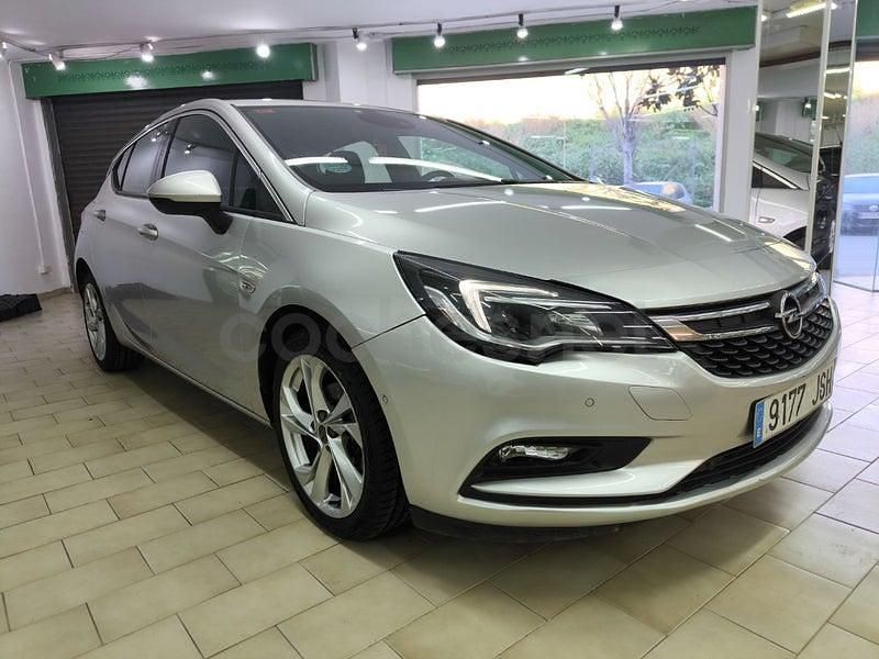 Usado Opel Astra Dynamic 125 CV (91 kW) 2016 Gris / plata Berlina