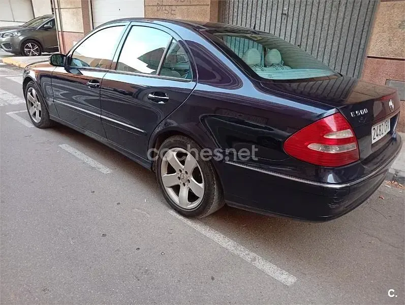 Usado Mercedes E500 Avantgarde 306 CV (225 kW) 2003 Azul Berlina