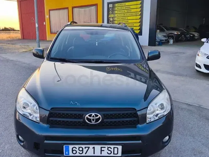Usado Toyota RAV4 Executive 136 CV (100 kW) 2007 Negro SUV