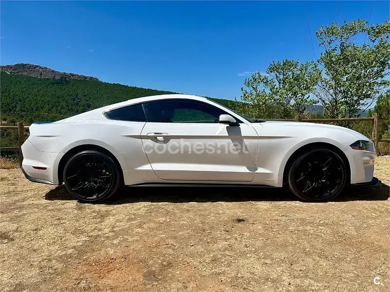 Usado Ford Mustang Fastback 291 CV (214 kW) 2020 Blanco Coupe