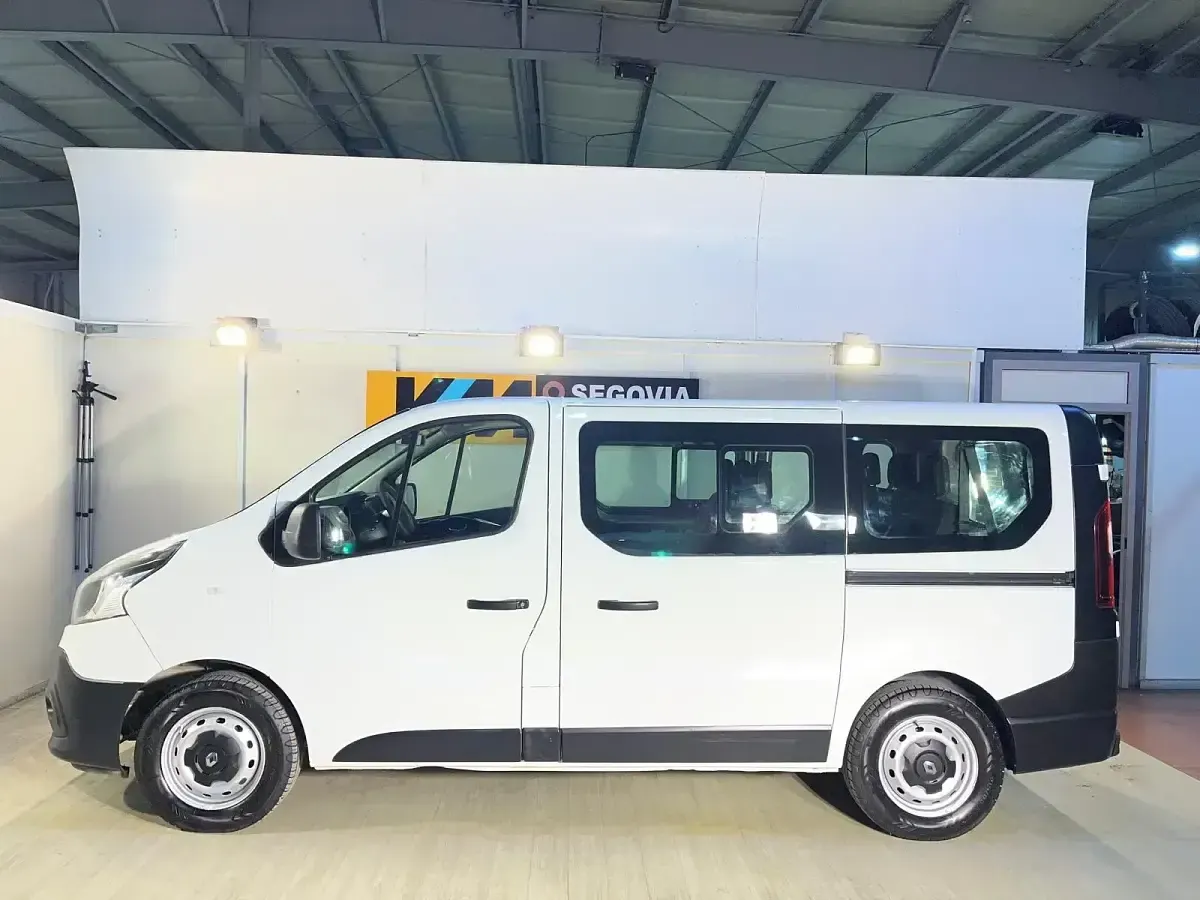 Usado Renault Trafic 125 CV (91 kW) 2018 Blanco Monovolumen