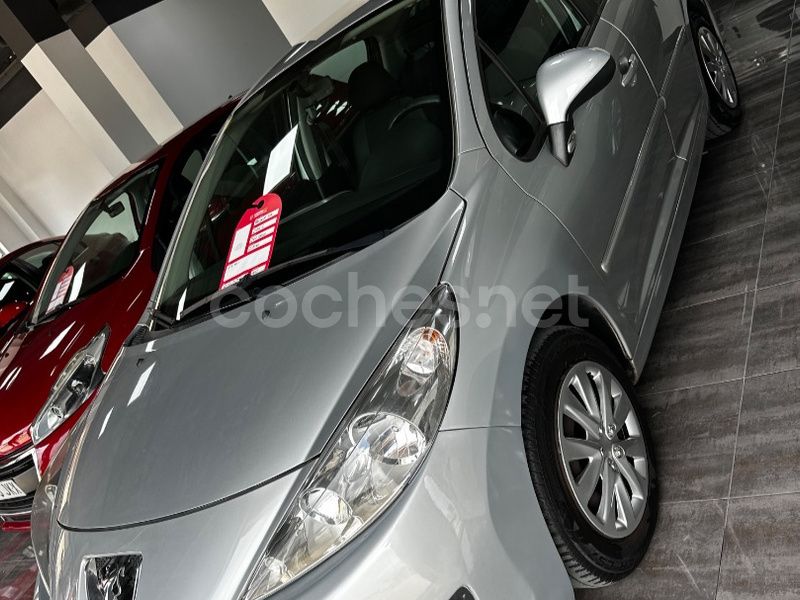 Gris / plata Usado 2012 Peugeot 207 Active Berlina | 4900 € (Un poco caro) - Imagen 1/4