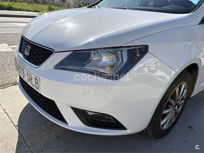 Usado Seat Ibiza Style 105 CV (77 kW) 2012 Blanco Berlina