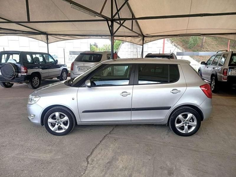 Usado Skoda Fabia Ambition 86 CV (63 kW) 2011 Gris Utilitario
