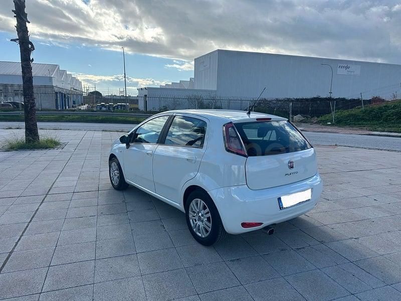Usado Fiat Punto Easy 69 CV (50 kW) 2013 Blanco Berlina