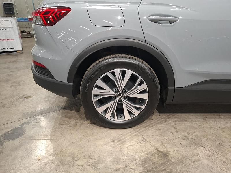 Usado Audi Q4 e-tron 125 kW (170 CV) 2025 Gris balasto SUV