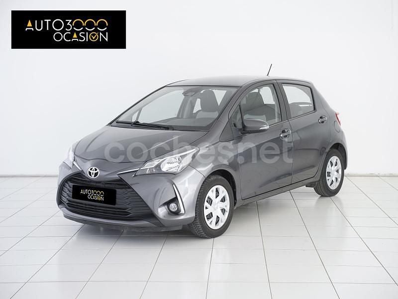 Gris / plata Usado 2019 Toyota Yaris Berlina | 15.293 € (Precio justo) - Imagen 1/4
