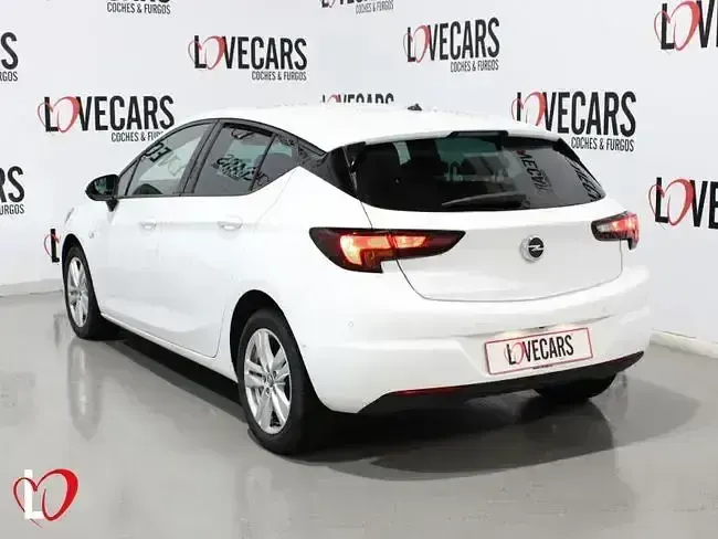 Usado Opel Astra GS Line 105 CV (77 kW) 2020 Blanco Berlina