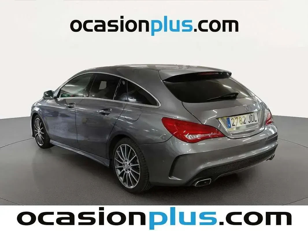 Usado Mercedes CLA200 Shooting Brake Urban 136 CV (100 kW) 2015 Gris Familiar