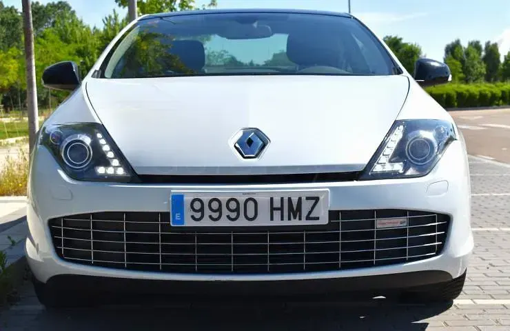 Usado Renault Laguna Coupé LIMITED 150 CV (110 kW) 2012 Blanco Coupe