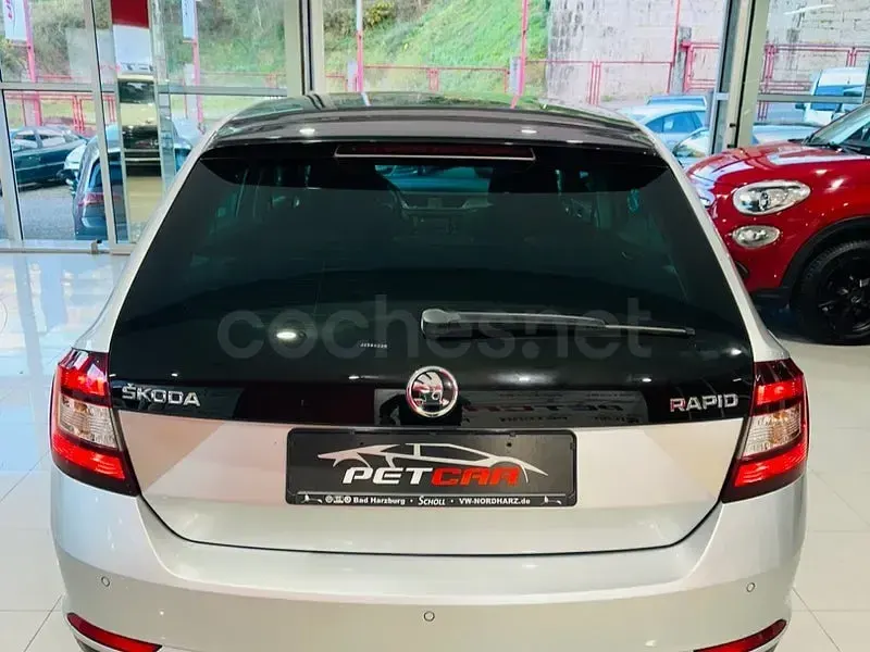 Usado Skoda Rapid Ambition 110 CV (80 kW) 2018 Gris / plata Utilitario
