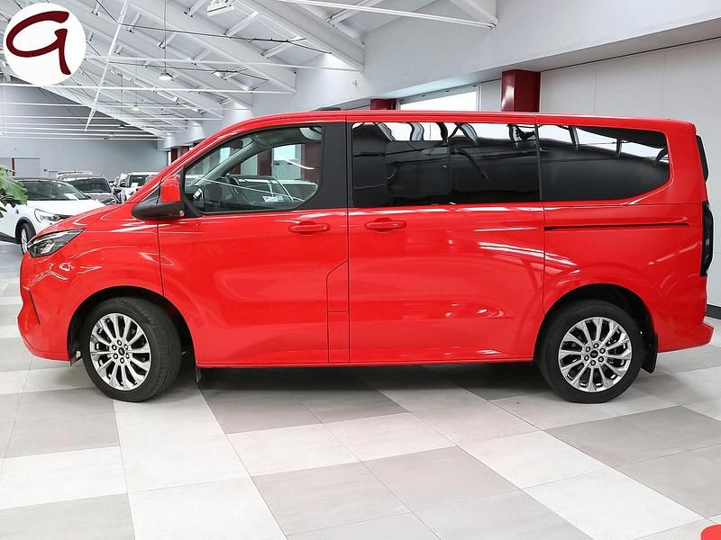 Usado Ford Tourneo Titanium 170 CV (125 kW) 2024 Rojo Monovolumen