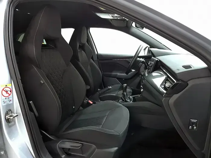 Usado Skoda Scala Sport 150 CV (110 kW) 2022 Gris plata Utilitario