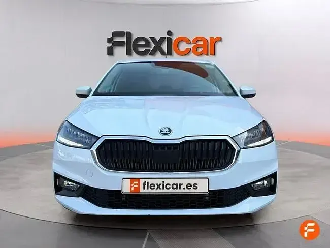 Usado Skoda Fabia Selection 95 CV (69 kW) 2025 Blanco Utilitario