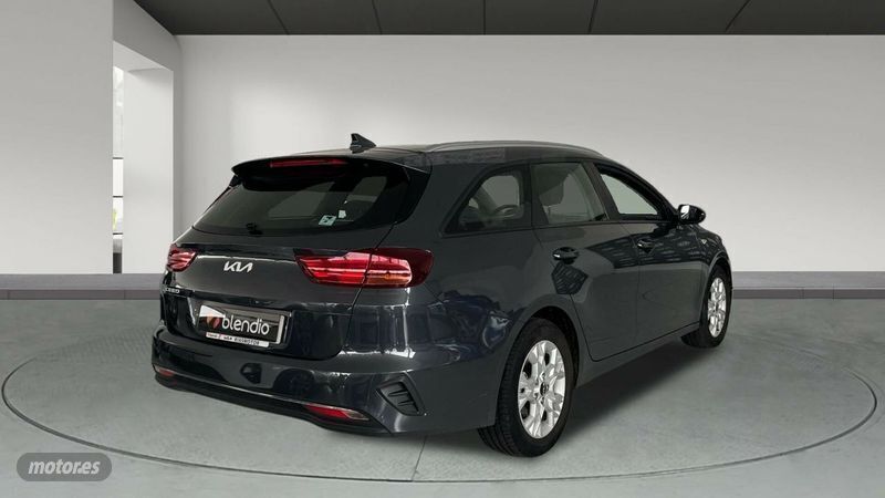 Usado Kia Ceed Sportswagon 120 CV (88 kW) 2023 Gris Familiar