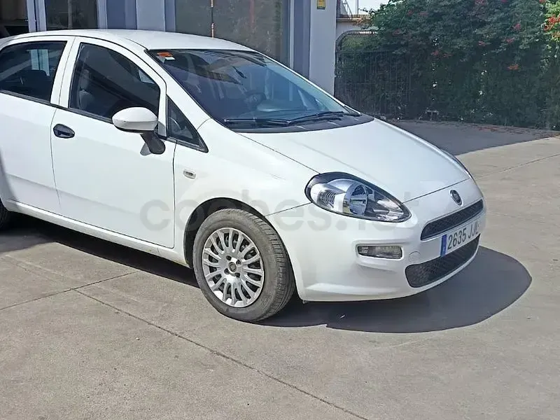 Usado Fiat Punto Easy 75 CV (55 kW) 2015 Blanco Utilitario
