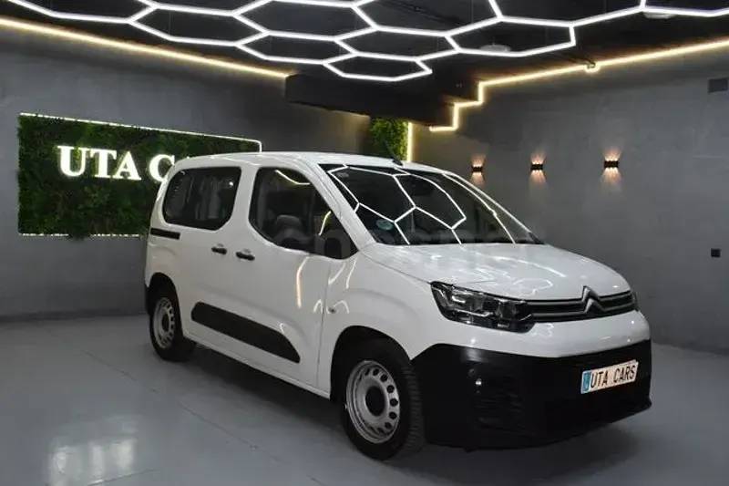 Usado Citroën Berlingo Feel 102 CV (75 kW) 2020 Blanco Monovolumen