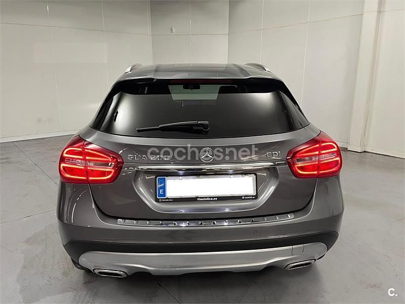 Usado Mercedes GLA200 Style 136 CV (100 kW) 2015 Gris / plata SUV