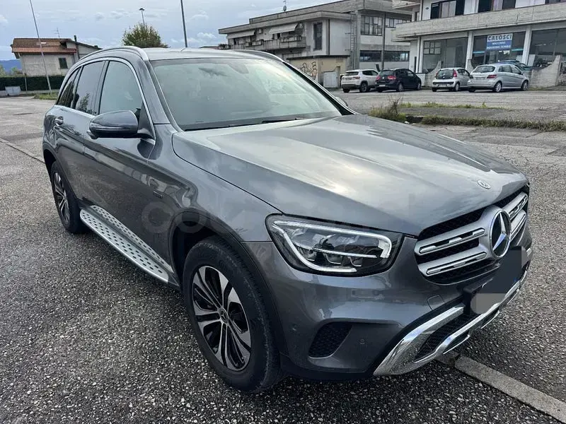 Usado Mercedes GLC300e 306 CV (225 kW) 2021 Gris / plata SUV