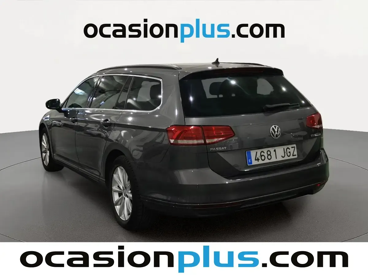 Usado VW Passat Advance 120 CV (88 kW) 2015 Gris Familiar