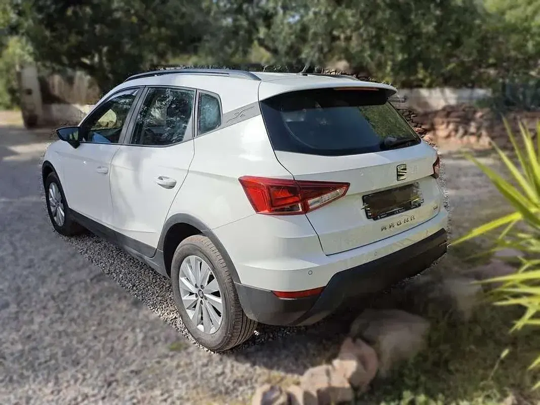 Usado Seat Arona Style 90 CV (66 kW) 2020 Blanco SUV