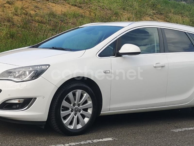 Usado Opel Astra Excellence 136 CV (100 kW) 2015 Blanco Familiar